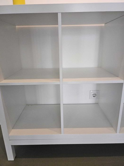 Estante Kallax branca com estrutura inferior - Nova