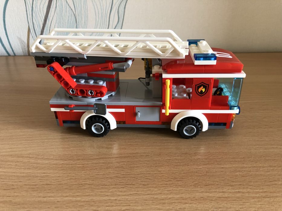 Lego city Пожежна машина з драбиною 60107