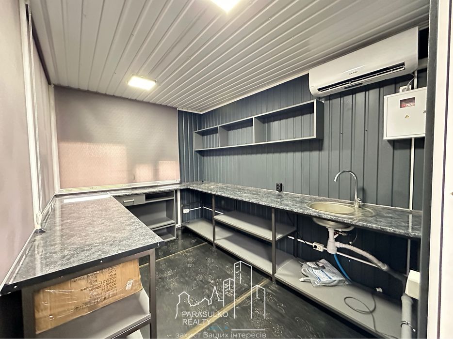 Здам в оренду фасадне приміщення під кафе/фастфуд.