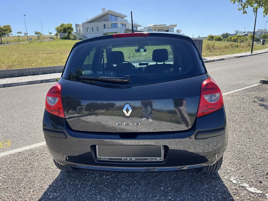 Renault Clio III 1.2 16v Authentique - 2008