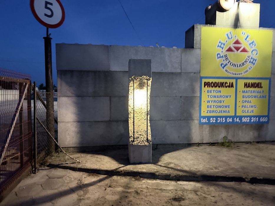 Lampa betonowa ozdobna