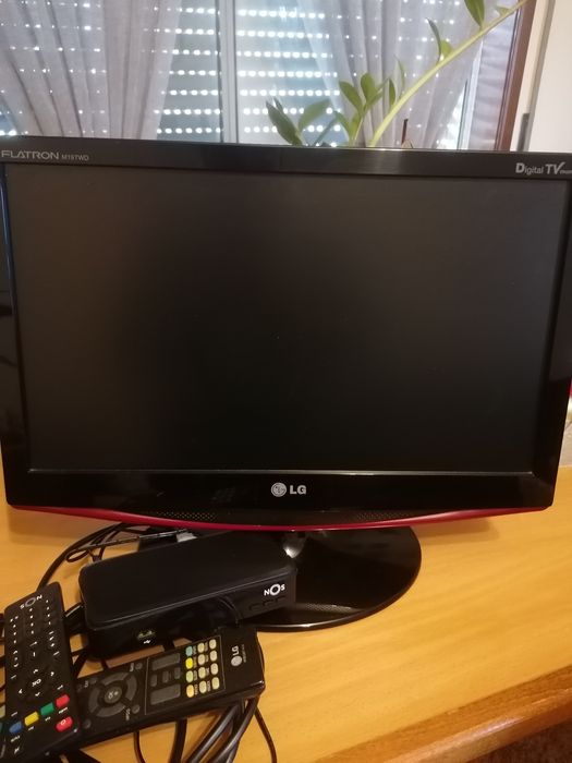 Vendo uma TV marca LG