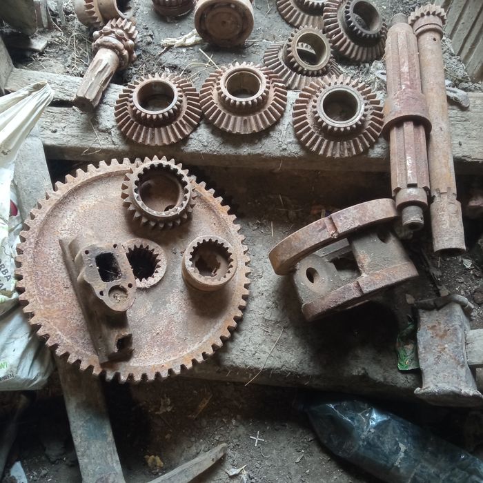 Шестерні деталі коробки т 25