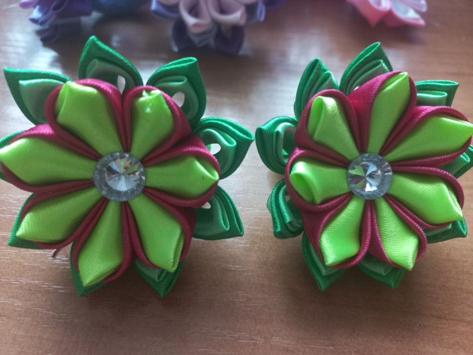 Заколки,резинки,.