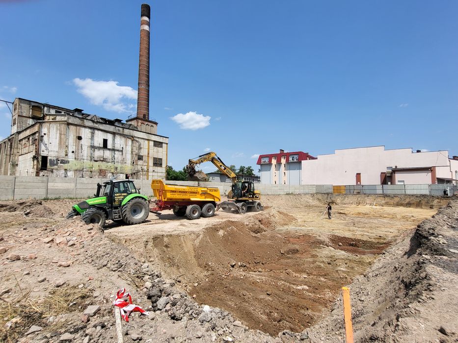Wykopy pod fundamenty prace ziemne zasypka piaskiem