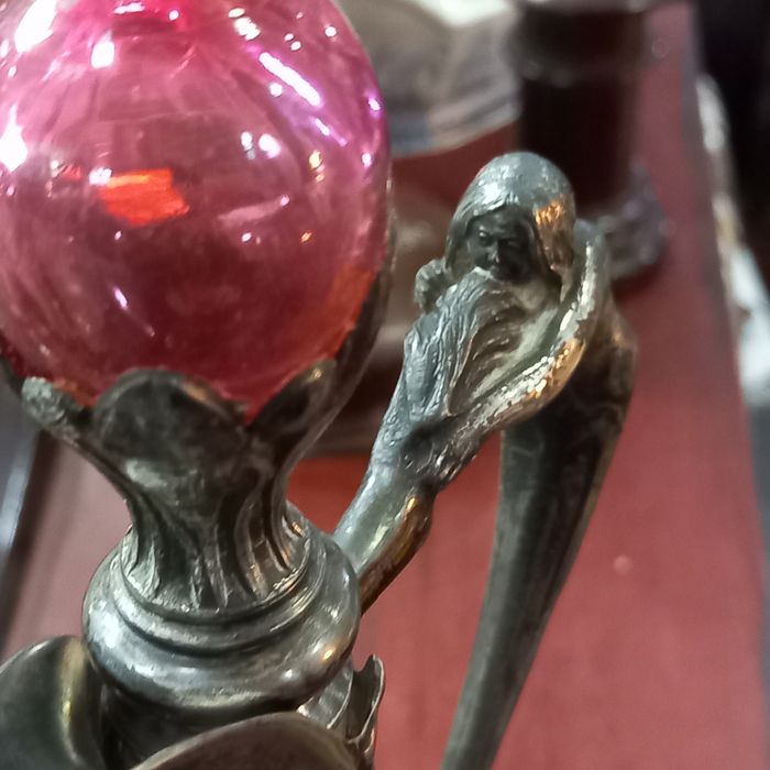 Garrafa Arte-nova em cristal e metal estanhado