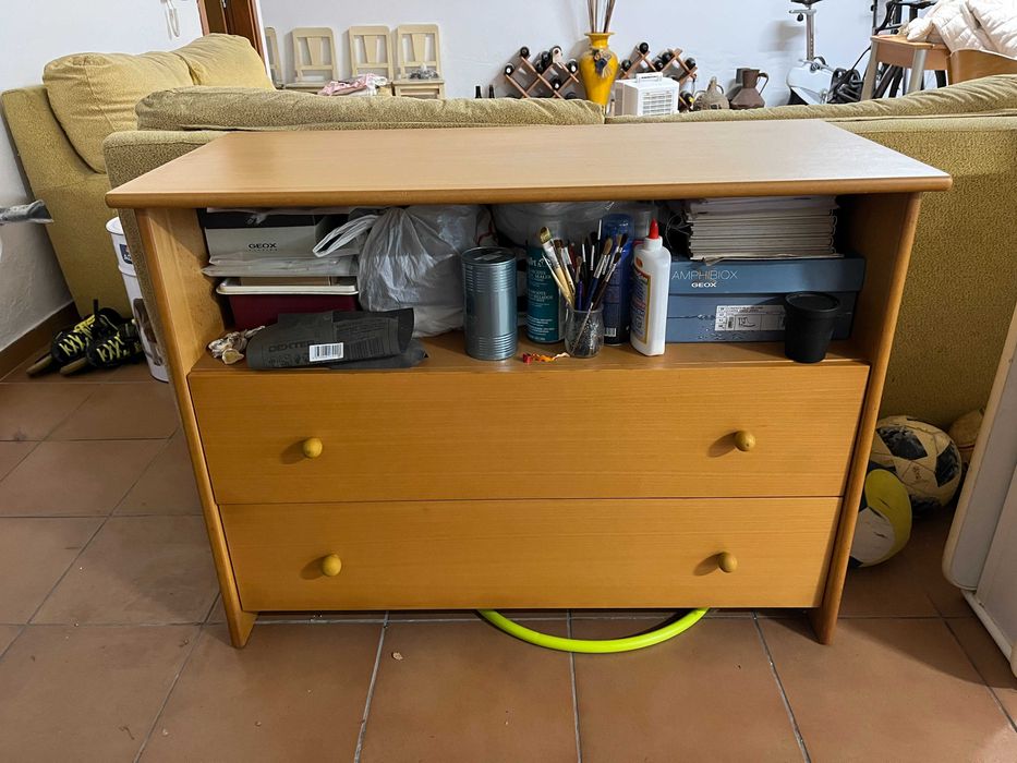 Cama de bédé e cómoda