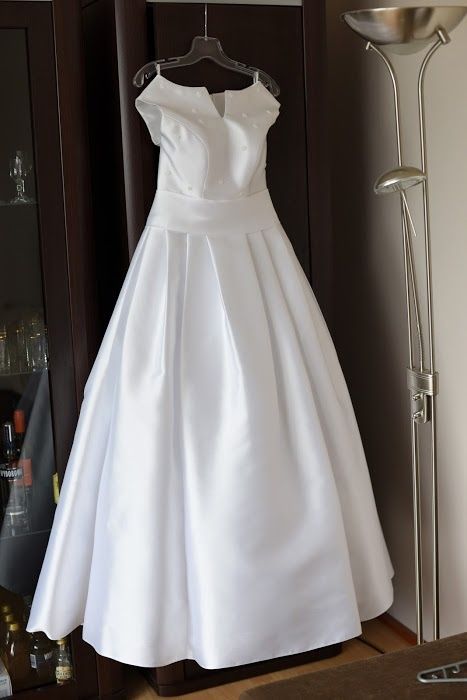 Suknia ślubna śnieżno biała