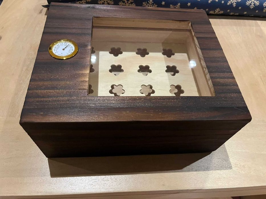 Umidor charutos NOVO em madeira com higrômetro