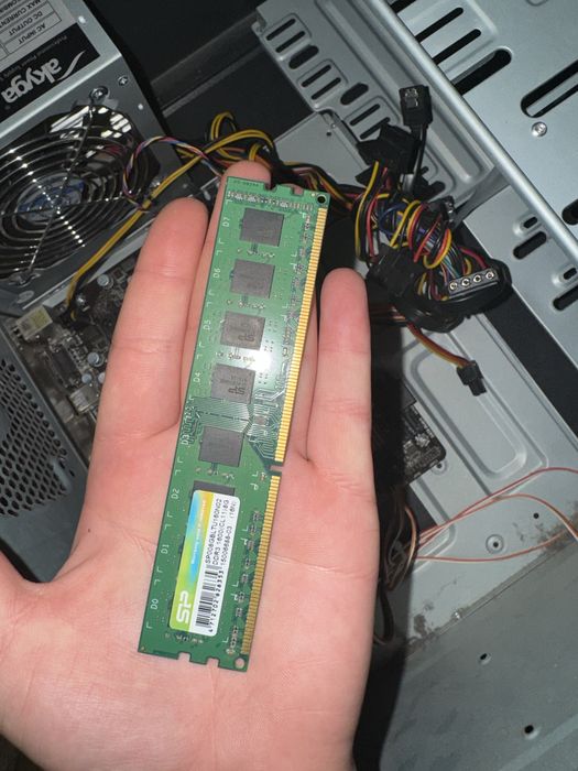 **DO NEGOCJACJI** Sprzedam komputer stacjonarny pod baze czy testy