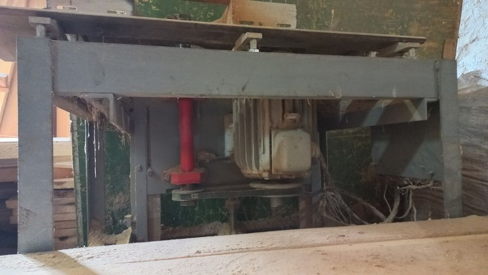 Станок вертикально-фрезерний по дереву з кареткою