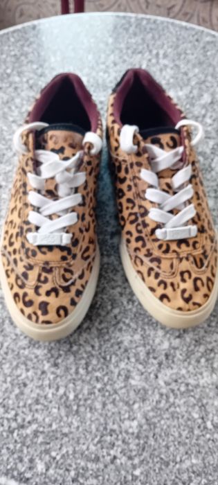 Sapatilhas leopardo de marca
