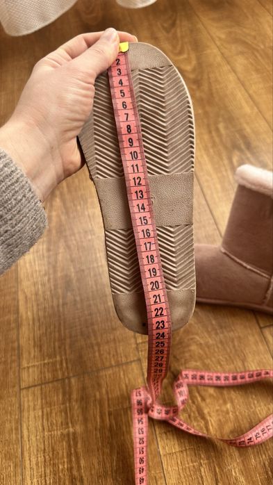 Уги на дівчинку 35 розмір