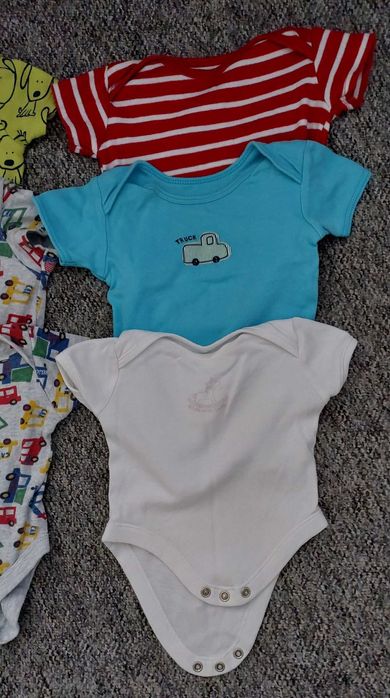 Body z krótkim rękawem