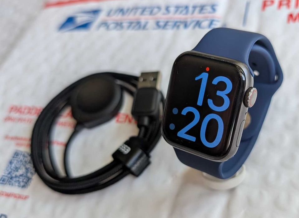 Все працює без блокувань Apple Watch 6 40 уцінка пляма