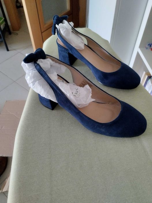 Sapatos novos camurça e 1 pele