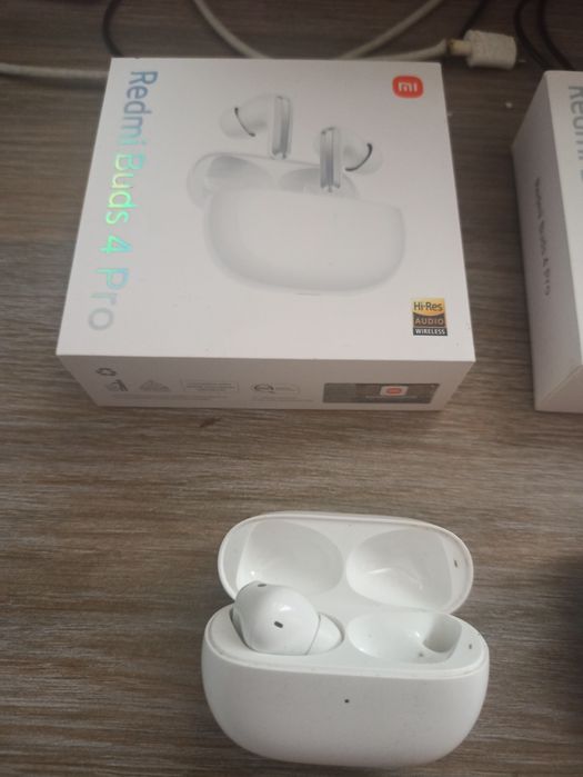 Продаю правый наушник Redmi buds 4 pro
