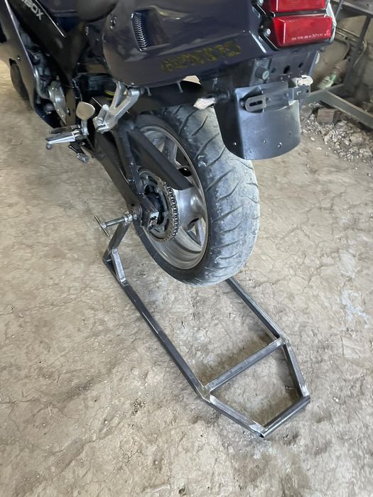 Підкат під мотоцикл.