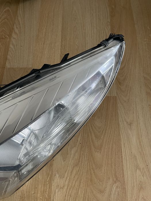 Заглушки до фари Меган 3