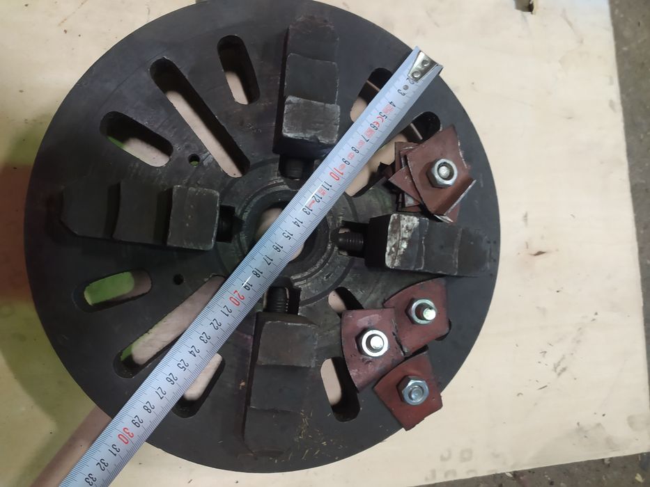 Uchwyt tokarski 4 szczękowy