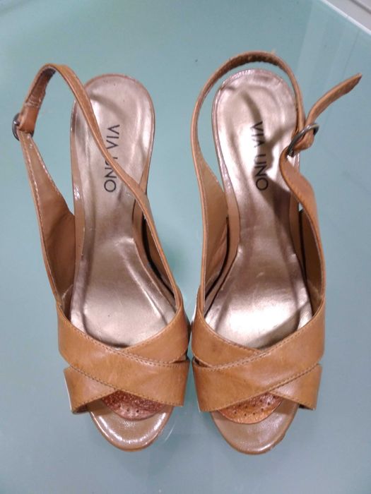 Sandálias Via Uno em pele castanho / camel