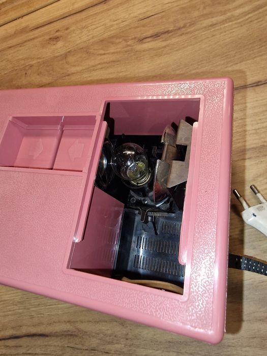 Rzutnik Ania plus 4 bajki i żarówka