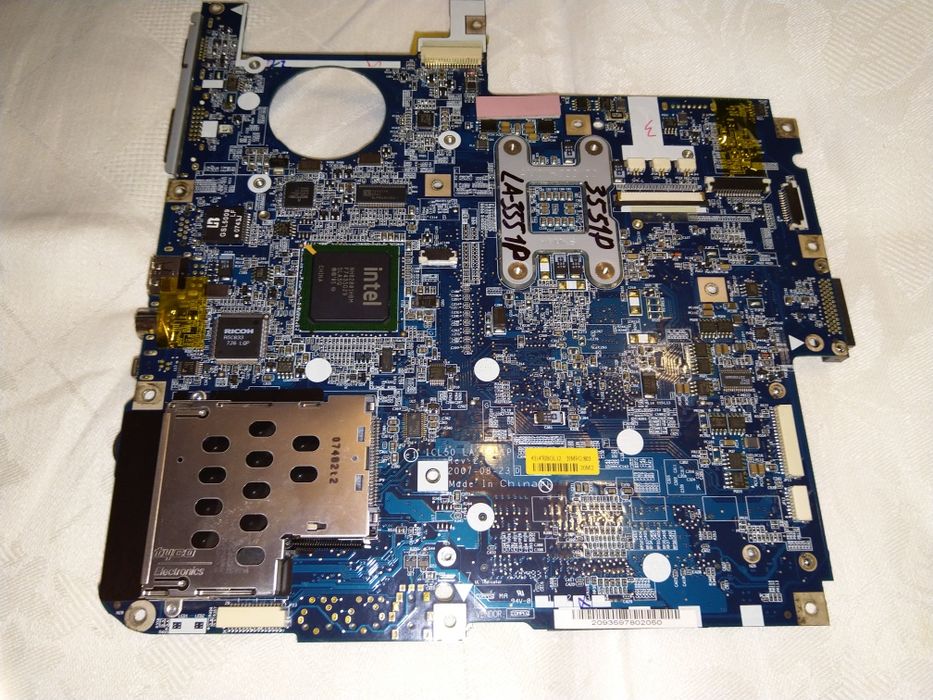 Saturn ST LED32HD600U на запчасти