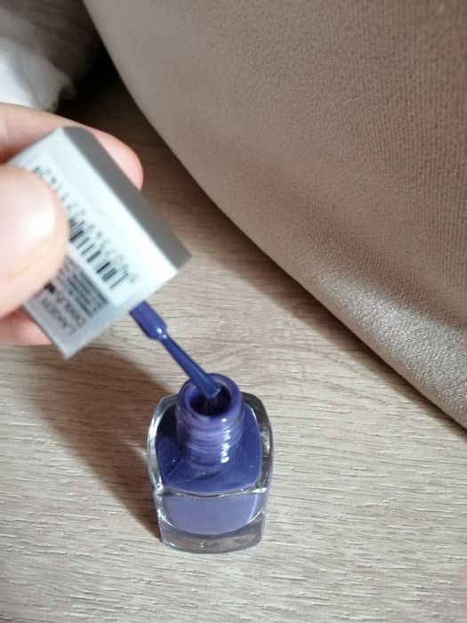 Fioletowy lakier do paznokci