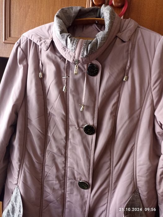 Гарний жіночий плащ пальто