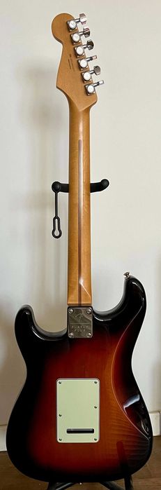 Fender Player Plus Stratocaster, Maple Fingerboard, 3-Color Sunburst