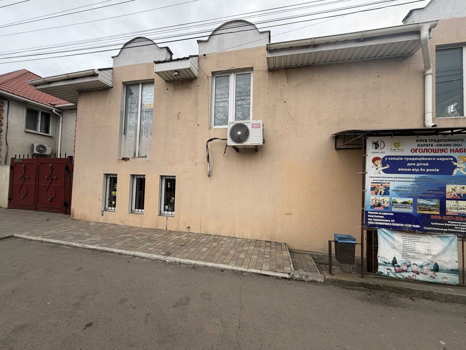 Продаж землі з комерційною будовою!