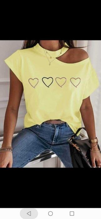 Várias peças de roupa