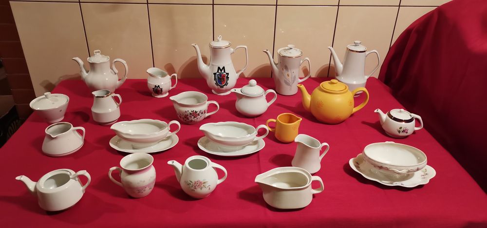 Baniaczki emaliowane maszynki do mięsa,serwisy do kawy.