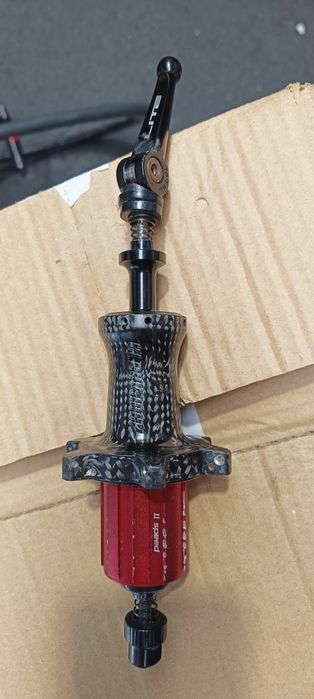 Cubo de roda BlackJack carbono