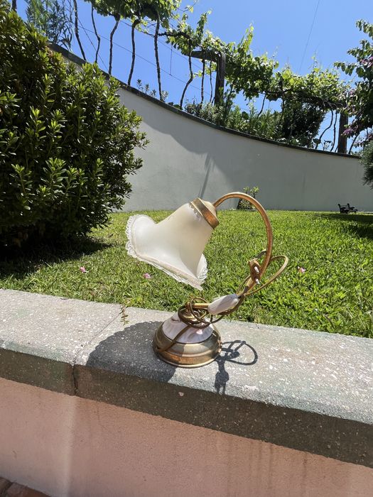 Candeeiro de teto e candeeiro de mesinha de cabeceira