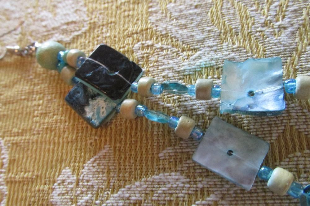 Conjunto variado de brincos