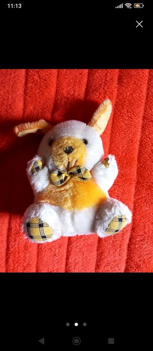 Peluche coelhinho branco e laranja