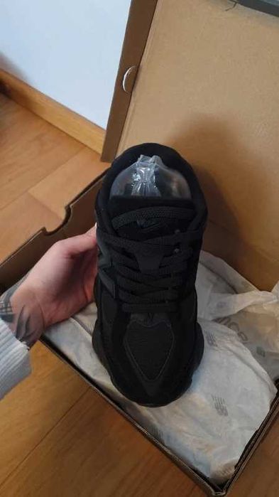 New Balance 9060 Triple Black Rozmiar  40