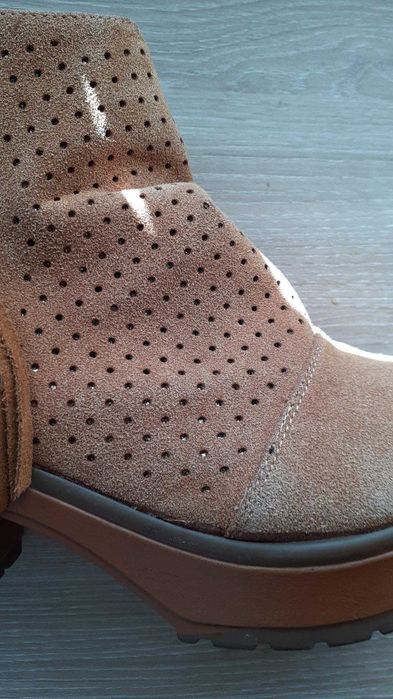 Botins castanhos com tacão 37