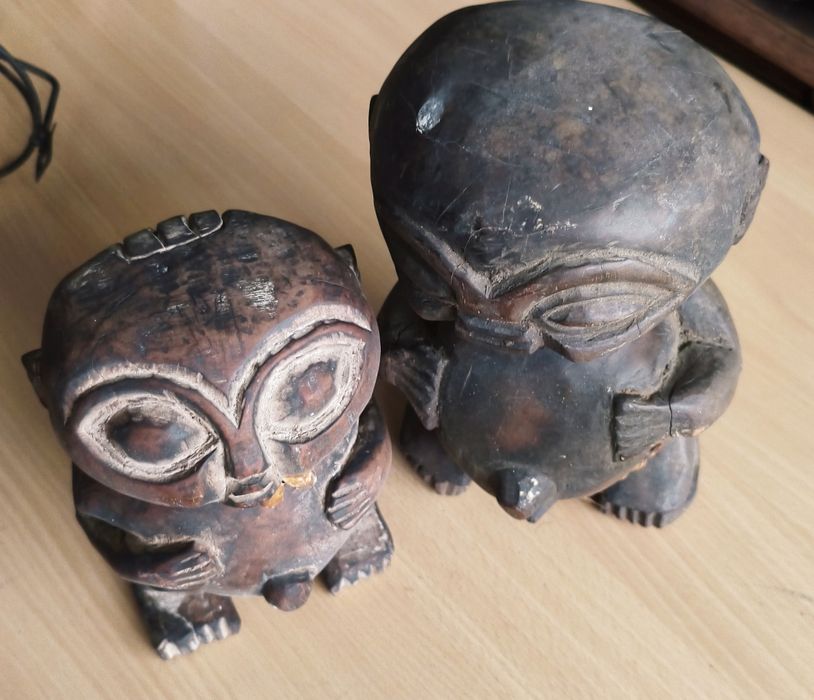 Casal de bonecos esculturas de madeira