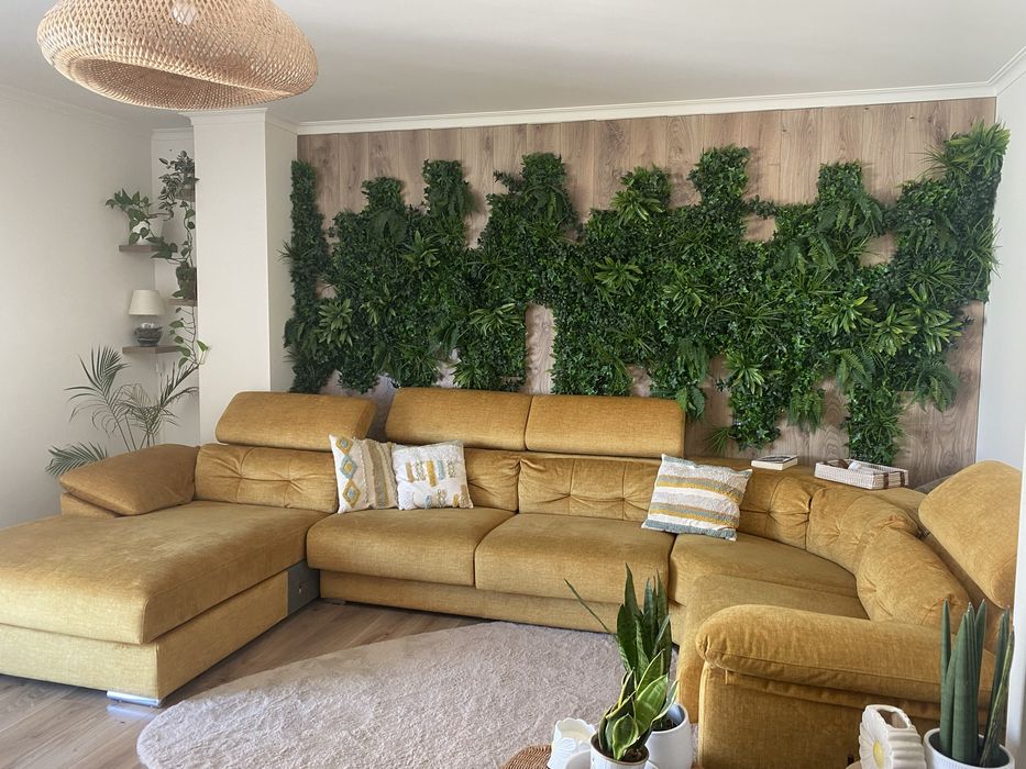 Sofa em U amarelo torrado