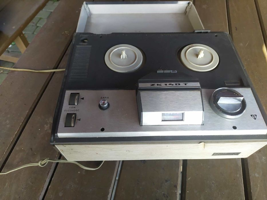 Stary magnetofon ZK140T