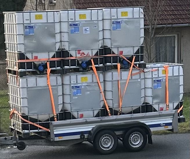 Zbiornik MAUZER 1000 l ze skośnym dnem – bezresztkowe opróżnianie.