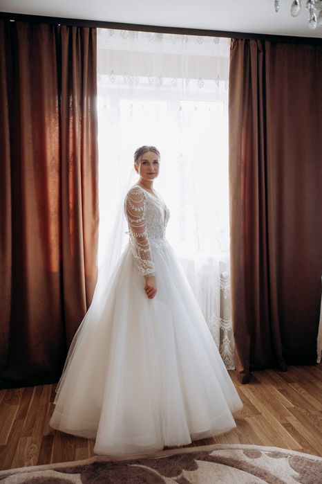 Продаю весільну сукню