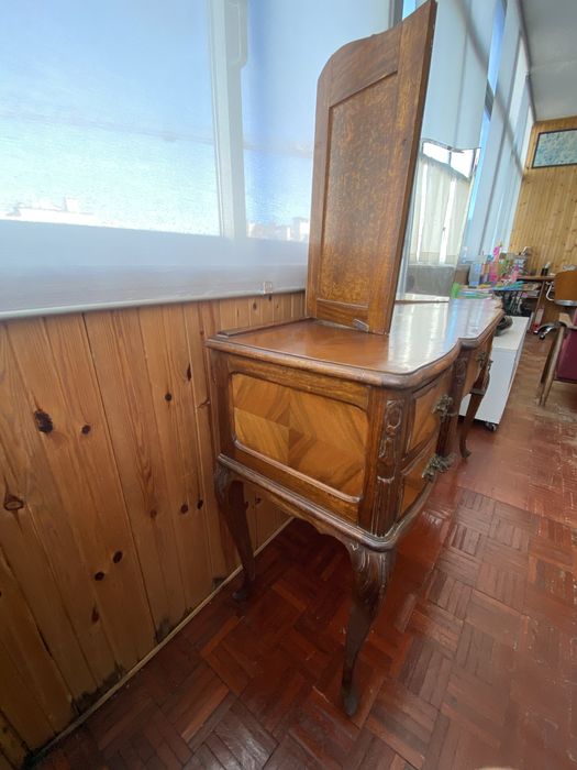 Toucador antigo com espelho