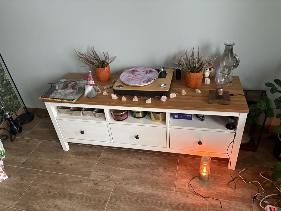 Szafka RTV z 3 szufladami