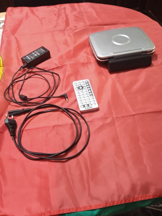 Dvd portátil com ecrã como novo