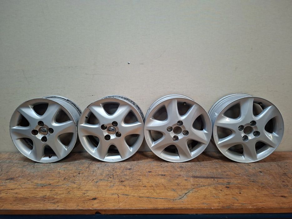 Conjunto de jantes TOYOTA Corolla Hatchback (_E12_)