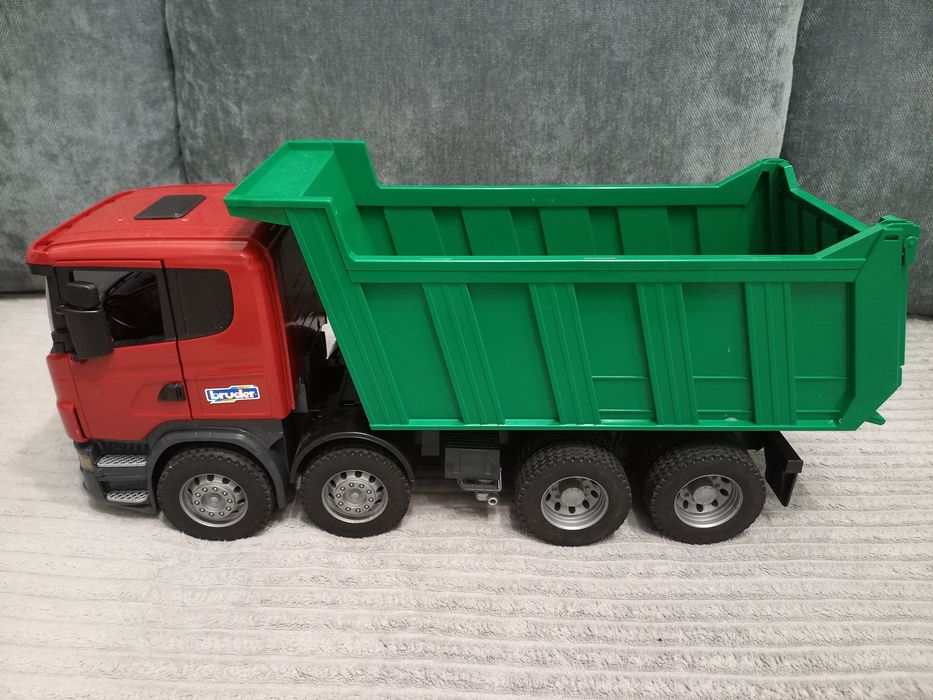 Машинка самоскид Scania від Bruder