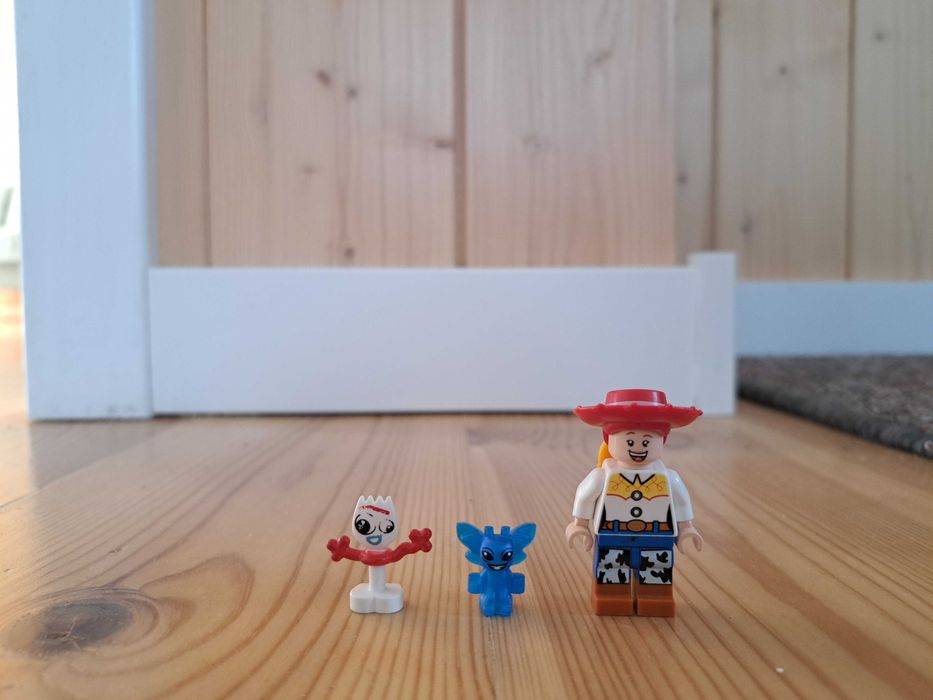2 mini postacie + 1 mini figurka